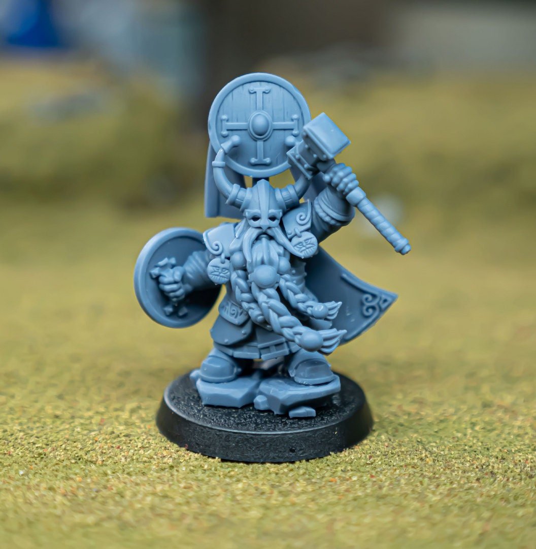 Dwarf Prince with Hammer - Sons of Ymir - Highlands Miniatures - Sigmarite Boutique